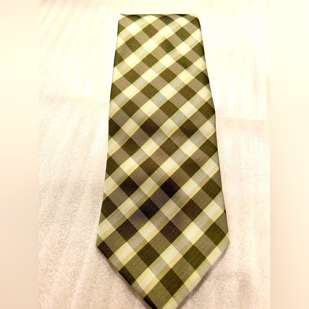 Giorgio Armani Men’s Necktie Handmade 100% Silk Green & White